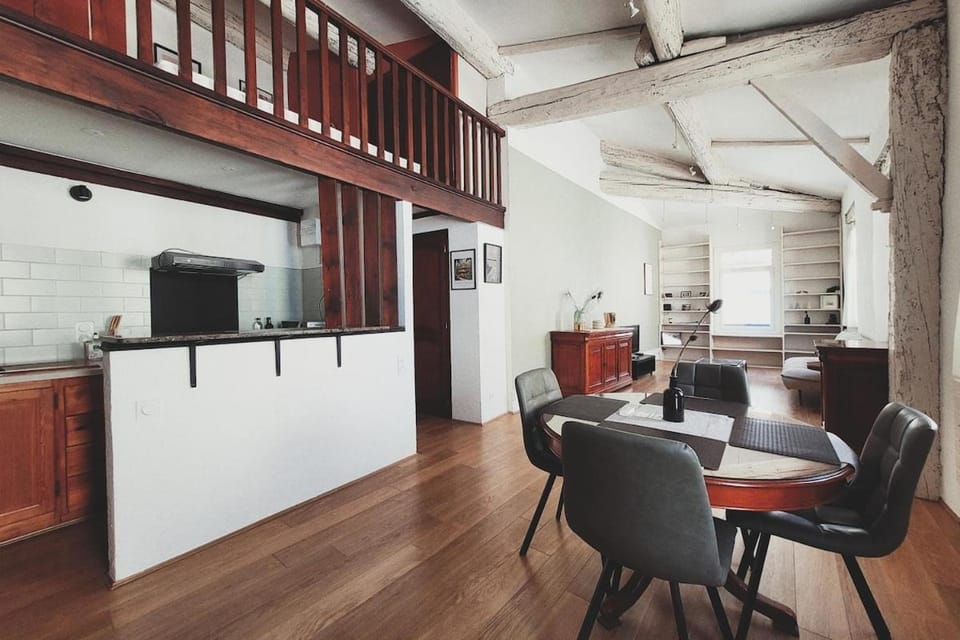 Kitchen or kitchenette, Seating area, Dining area