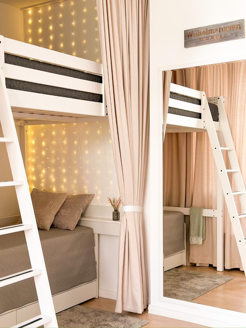 Bed, Living room, Photo of the whole room, bunk bed