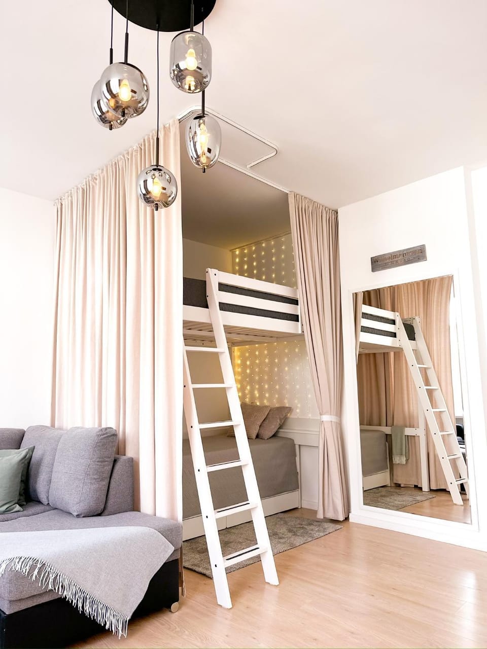 Bed, Living room, Photo of the whole room, bunk bed