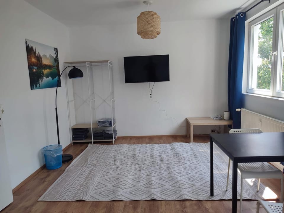 TV and multimedia, Photo of the whole room, Seating area, Dining area, Bedroom