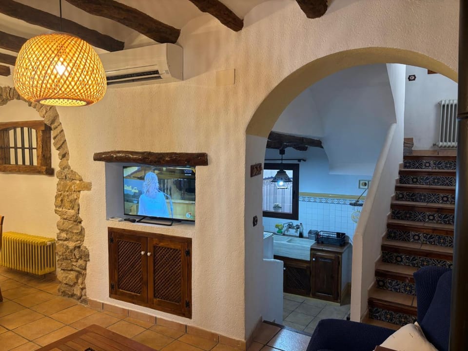 TV and multimedia, Kitchen or kitchenette, Living room, Seating area, Dining area, air conditioner