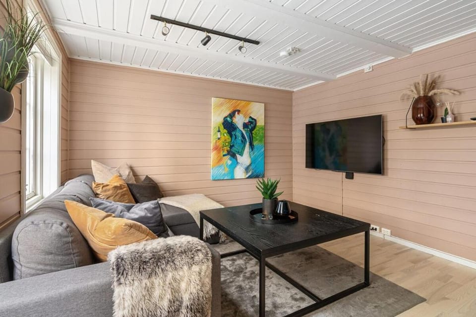 Red Polar House Apartment in Tromso
