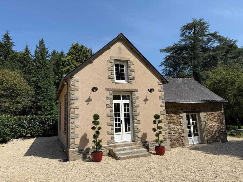 Property building, Patio, Day, Garden, Garden view