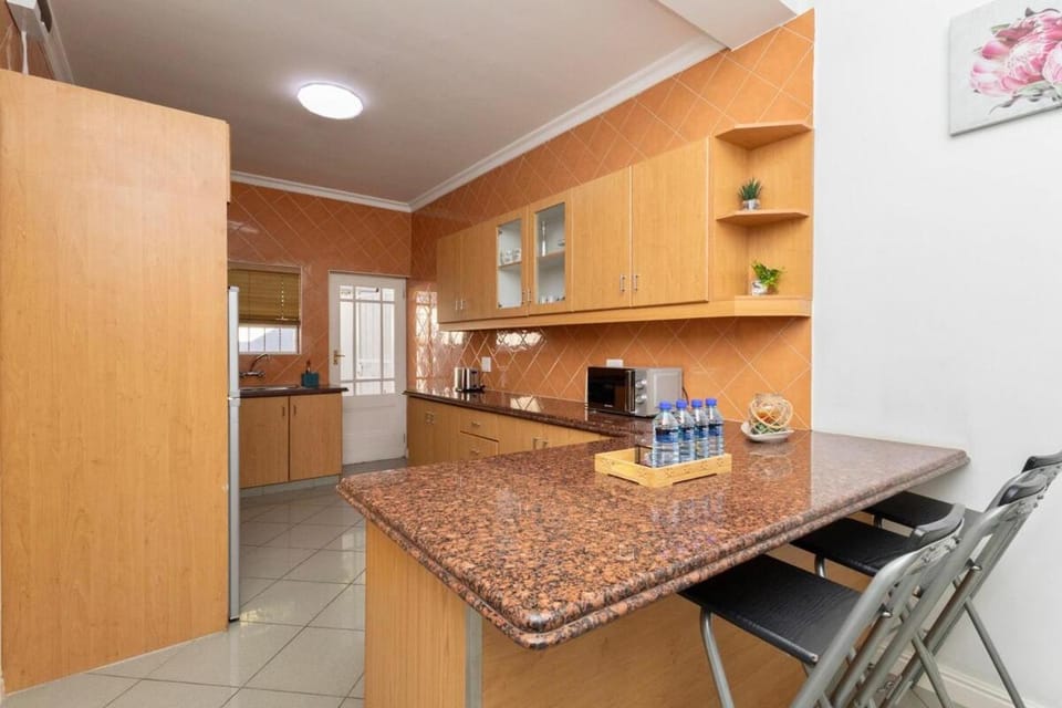 Serena Inn Apartment 6 Self Catering Apartment in Cape Town