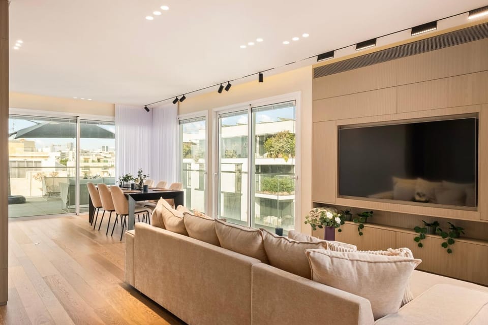 Communal lounge/ TV room
