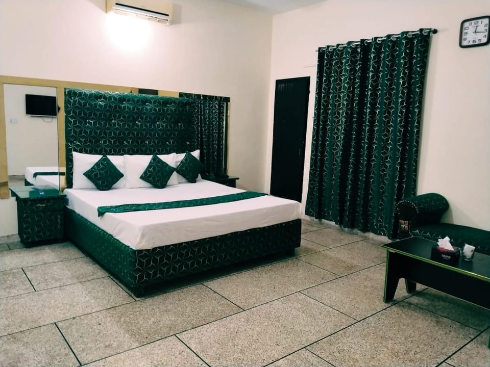 Bed, Photo of the whole room, air conditioner