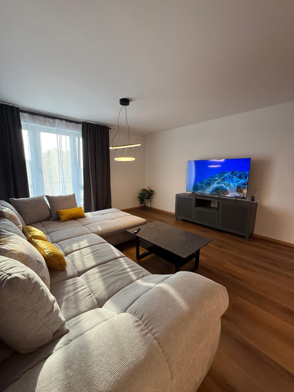 TV and multimedia, Living room, Seating area