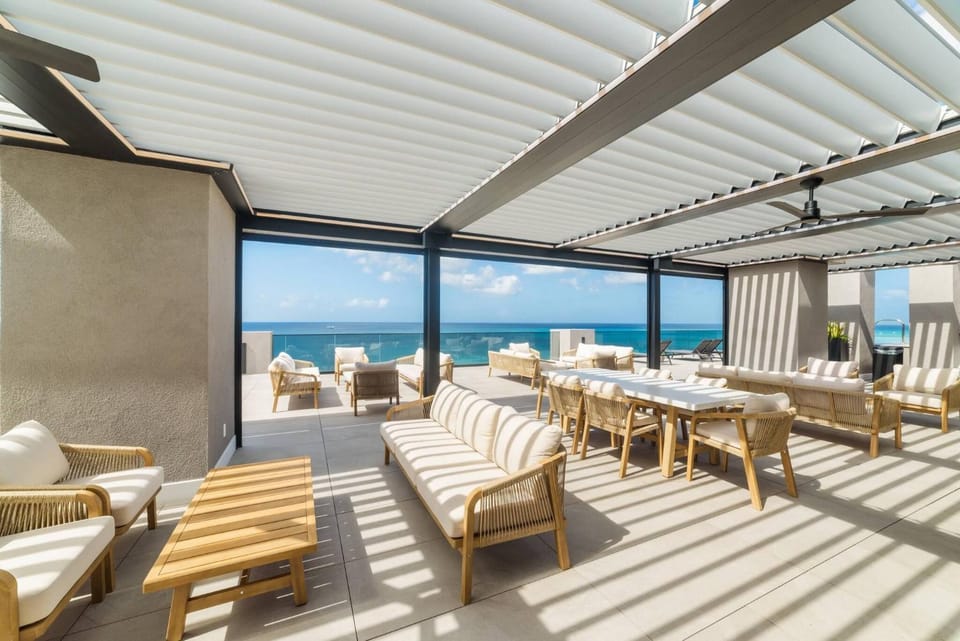Communal lounge/ TV room, Balcony/Terrace