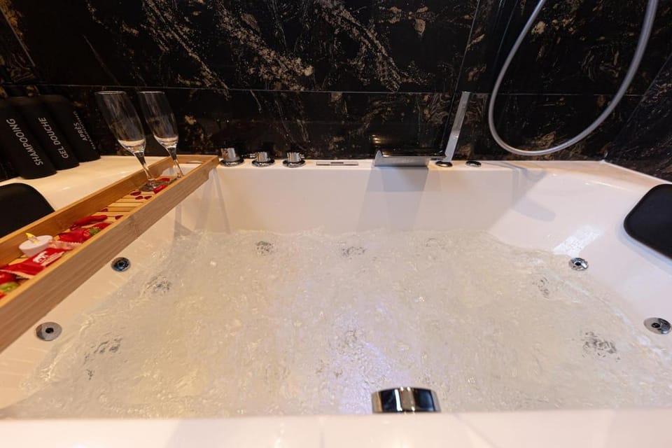 L'Ecrin d'Or - Jacuzzi, Cinéma, 10 min gare à pied House in Île-de-France