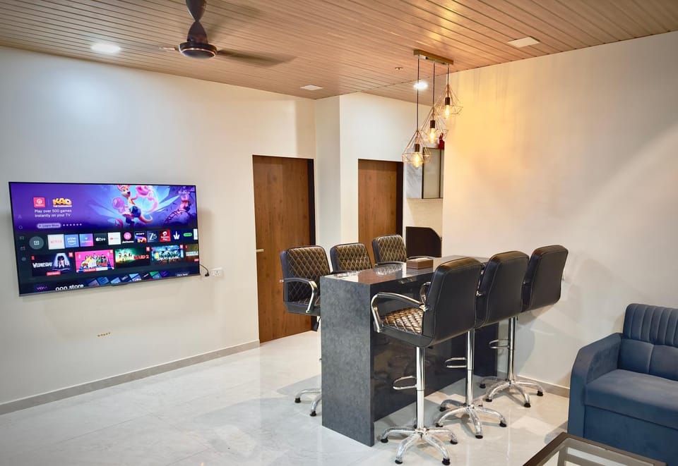 Communal lounge/ TV room, Living room, Seating area