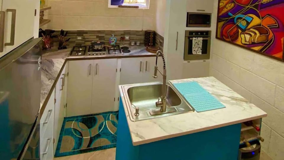 microwave, oven, stove, kitchen
