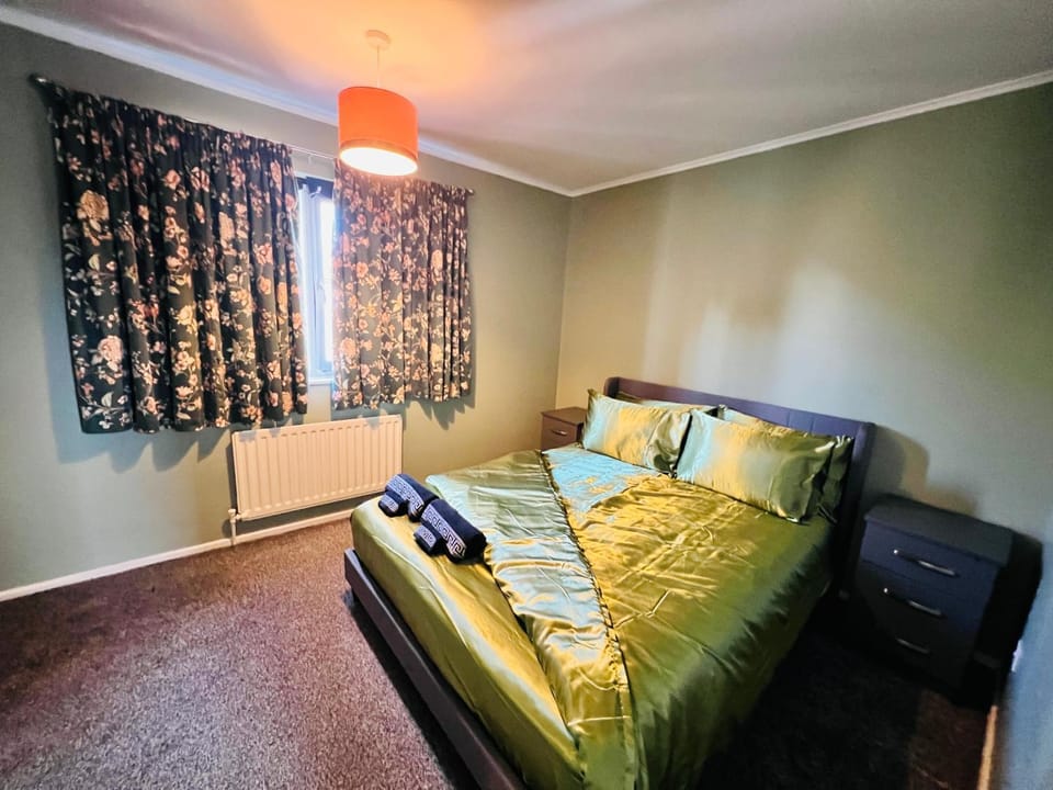 Bed, Photo of the whole room, Bedroom