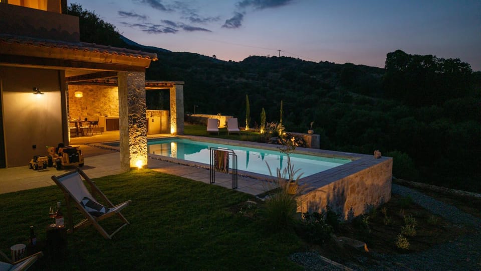 Night, Garden, Garden view, Mountain view, Pool view, Swimming pool, sunbed
