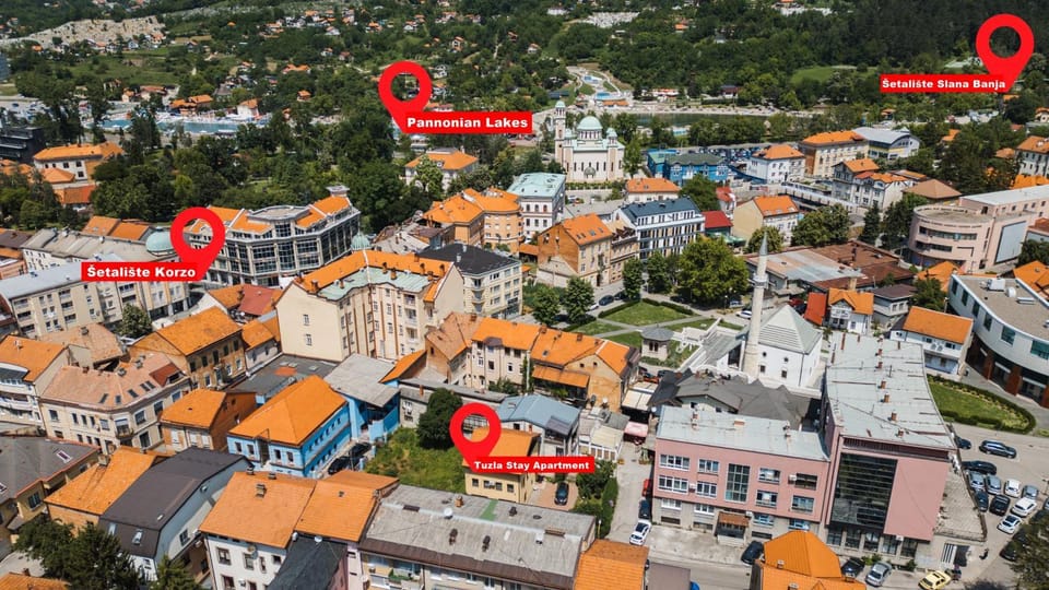 Property building, Neighbourhood, Bird's eye view, City view, Location