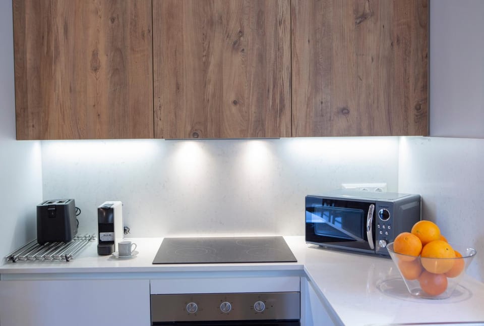 Coffee/tea facilities, Kitchen or kitchenette, stove, toaster