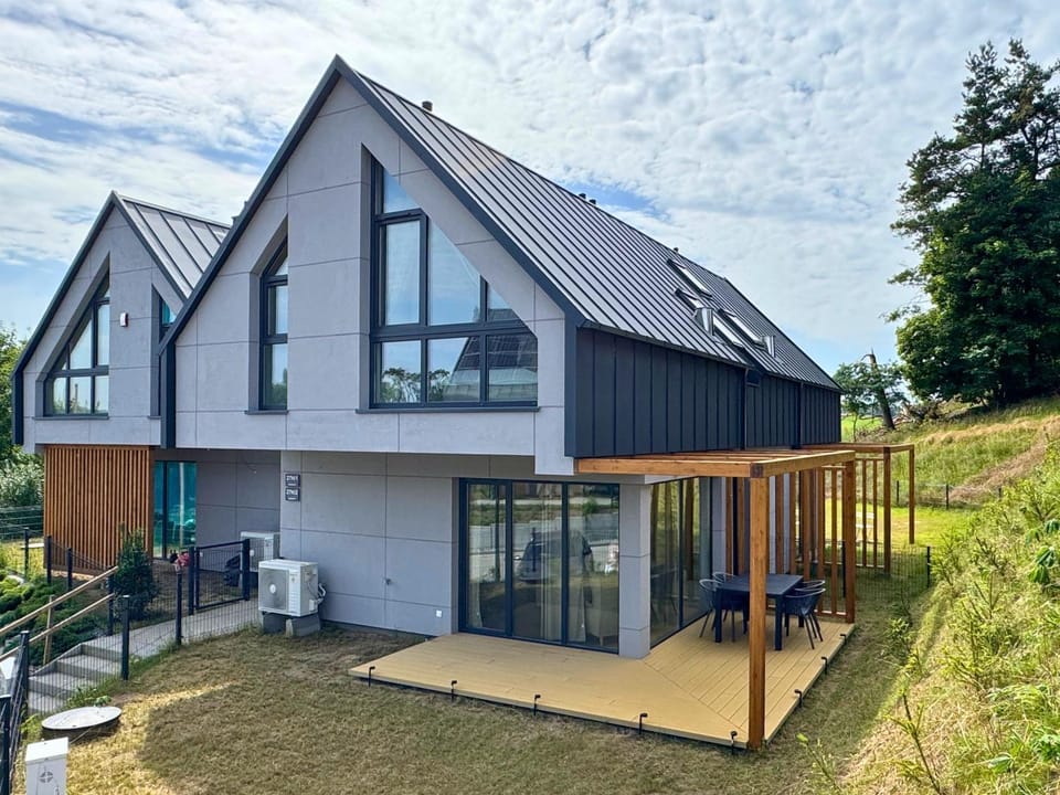 Property building, Patio, Spring, Day, Garden, Garden view