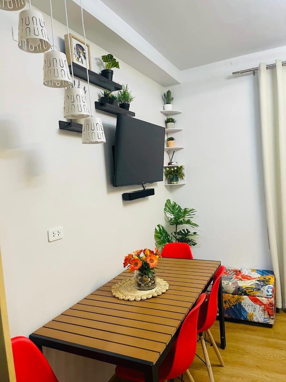 Seating area, Dining area