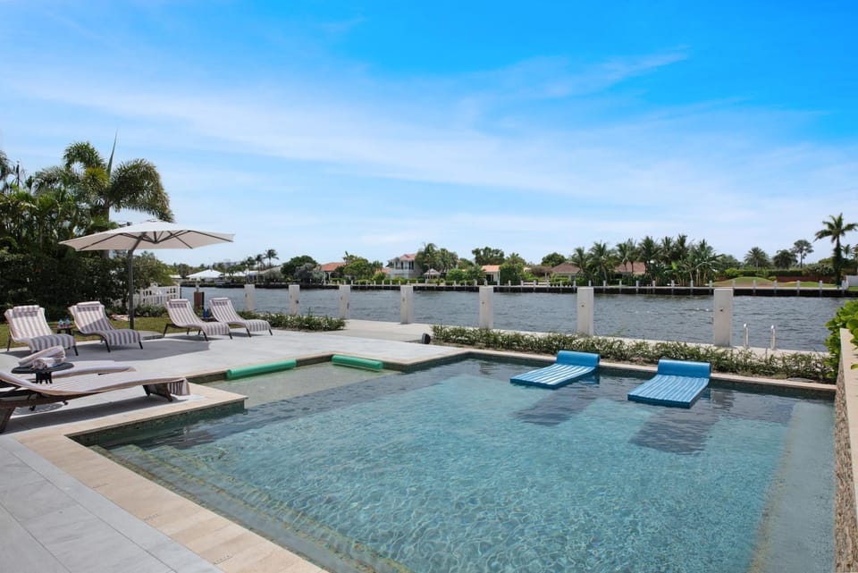 Day, Pool view, Swimming pool, sunbed