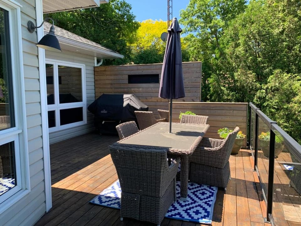 Luxurious Lakefront Cottage, Sleeps 12 House in New York