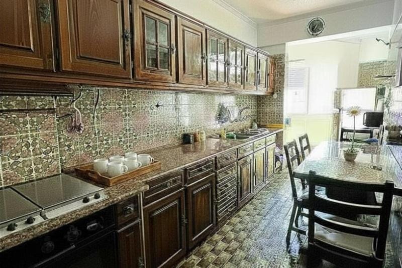 Kitchen or kitchenette, Dining area, oven, stove