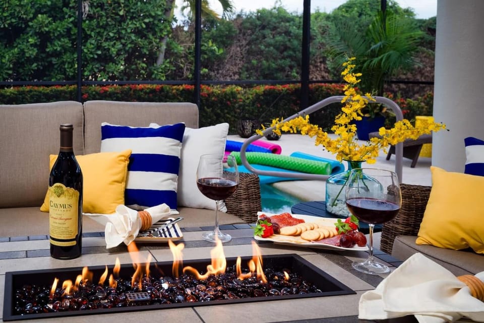Beachside RetreatPool, Hot Tub & Fire Pit House in Marco Island