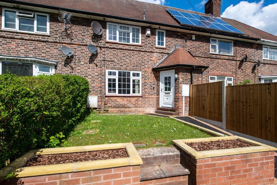 3 Bedroom Family & Contractor House in Aspley, Nottingham - Sleeps 5 - By CircleWay Homes House in Nottingham