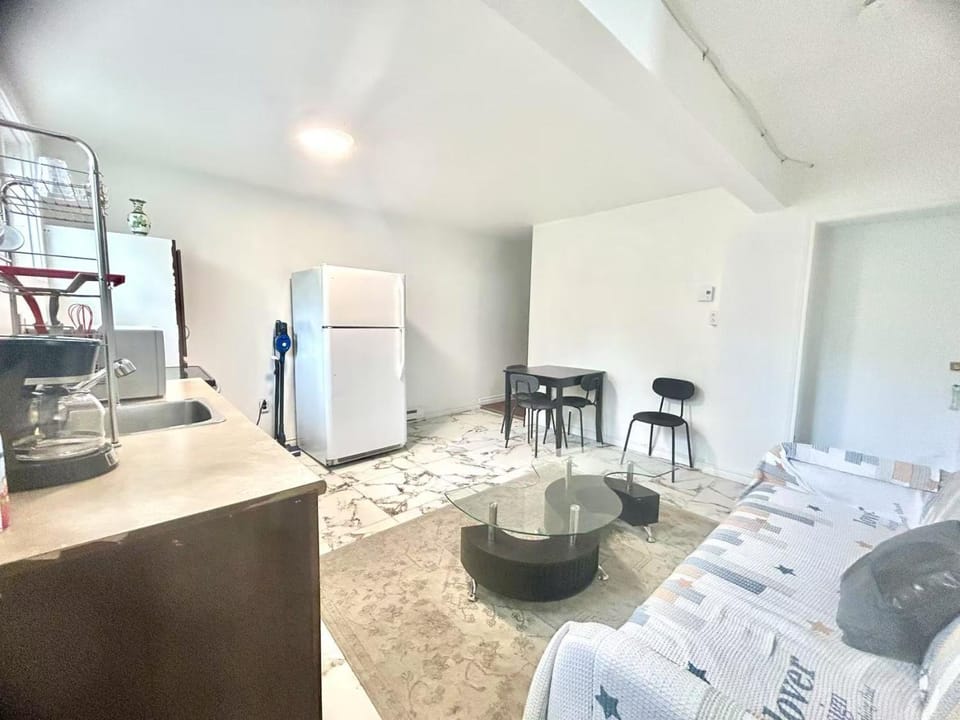 Kitchen or kitchenette, Living room, Photo of the whole room, Seating area, oven