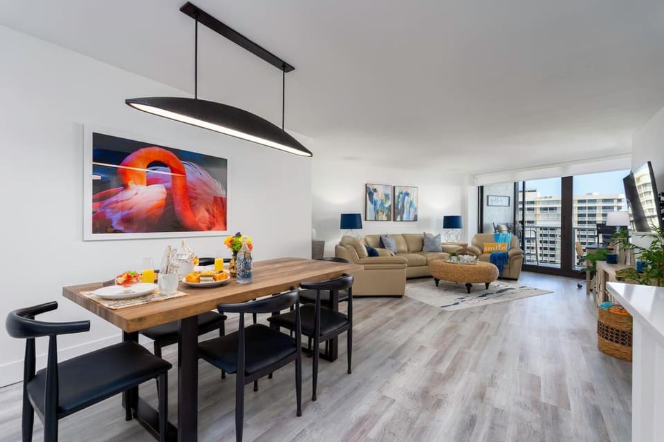 Waterfront Condo Beach Access & Pool Luxury Apartment in Marco Island