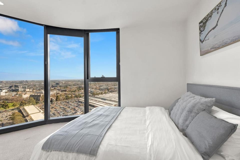 Central Location CBD Escape - Stunning Views, Pool and Gym Access Apartment in Melbourne