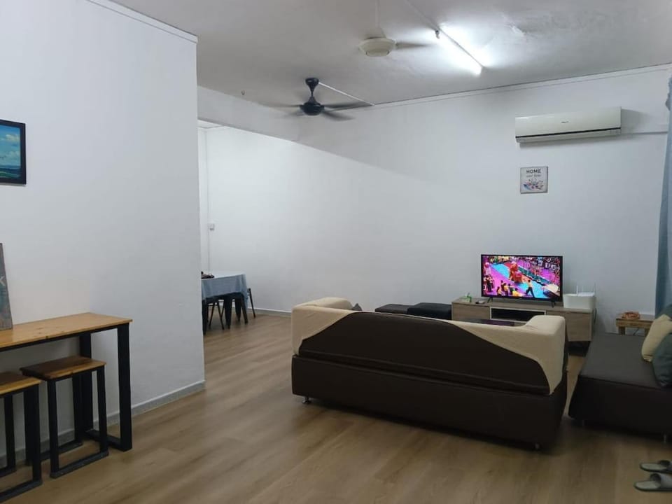 TV and multimedia, Living room, Seating area, Dining area, Evening entertainment, air conditioner