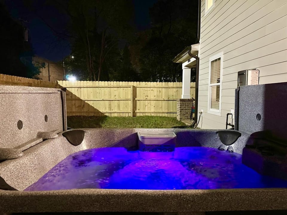 Hot Tub Fire Pit Chefs Kitchen Near Uptown House in Charlotte