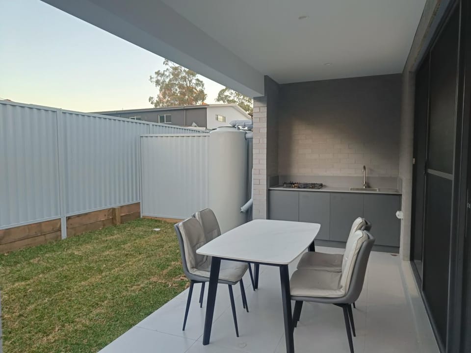Superior Twin Room in Spacious and Modern Home - NR10 Vacation rental in Merrylands