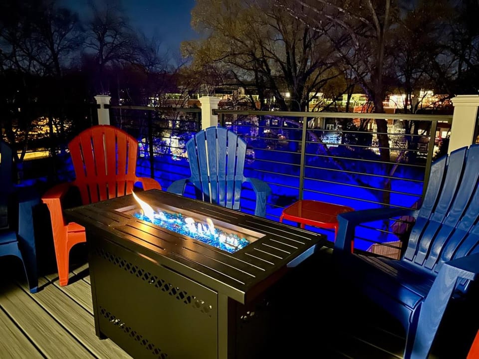 Hot Tub Game Room Rooftop Fire Pit Uptown House in Charlotte