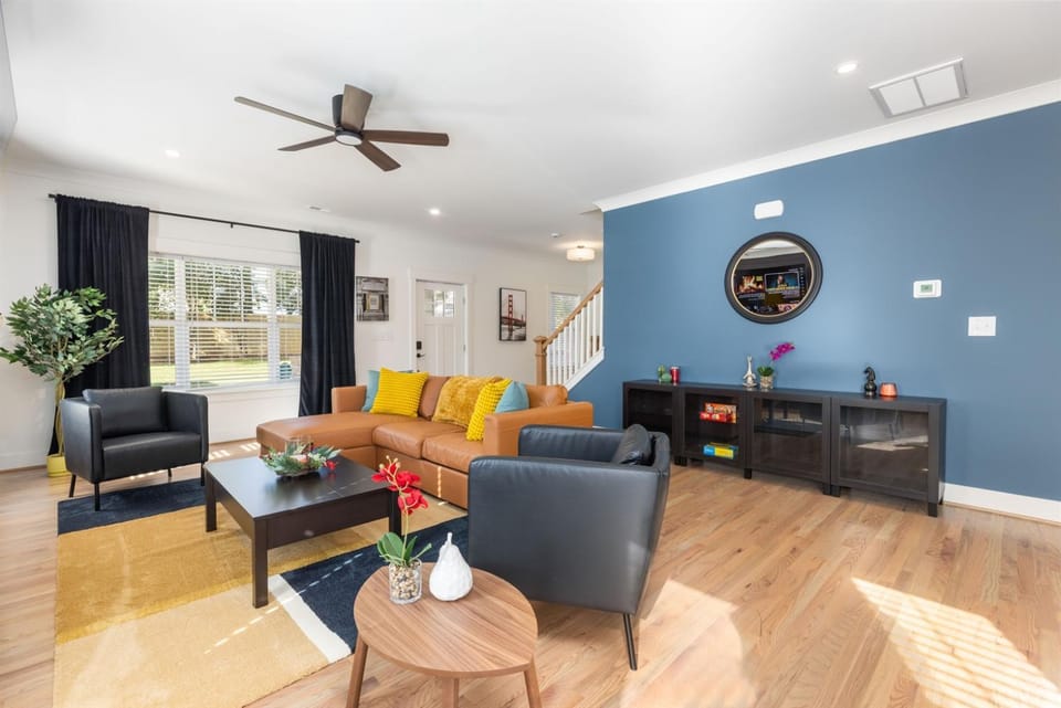 Bold Uptown Retreat - Hot Tub - 6 Beds House in Charlotte