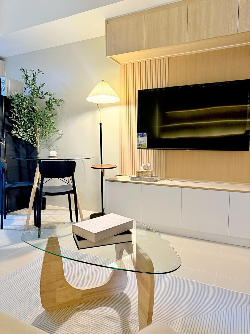Living room, Dining area