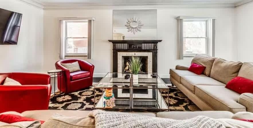 Spacious 5BR - Sleeps 10 - University District home House in Detroit