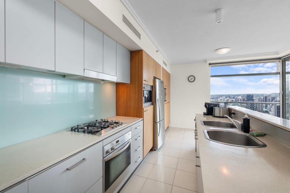Kitchen or kitchenette, dishwasher, stove