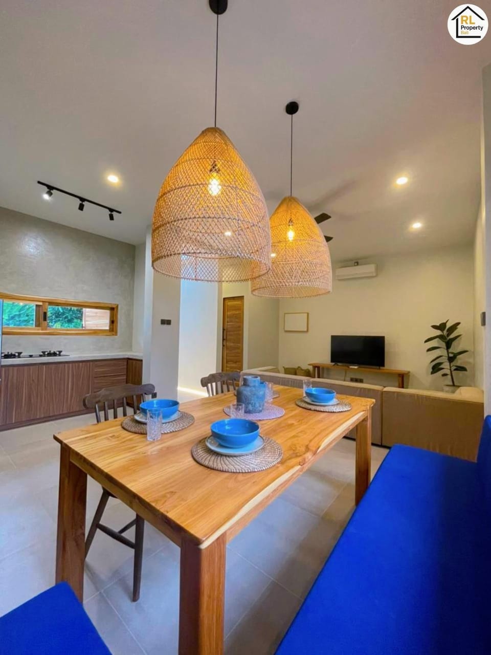TV and multimedia, Dining area