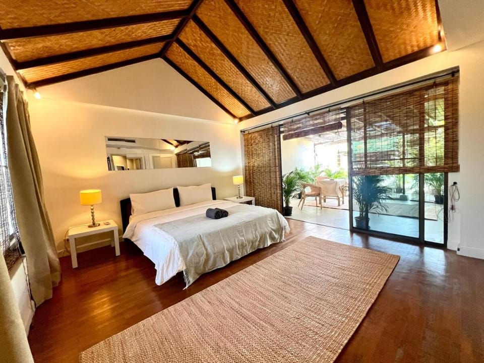 Seating area, Bedroom