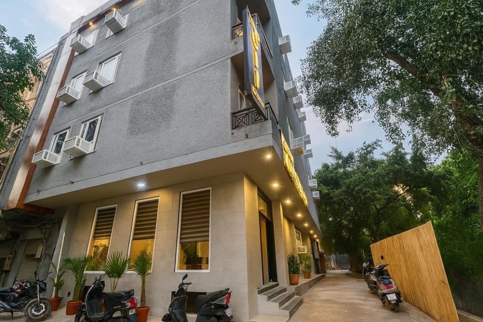 Property building, Day, Street view