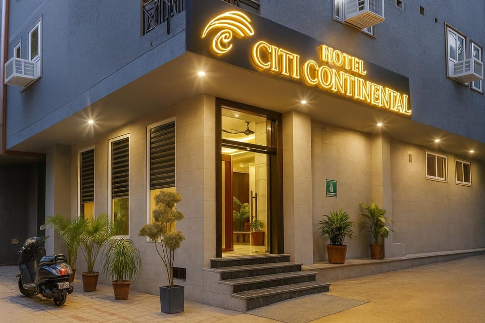 Property building, Facade/entrance, Night