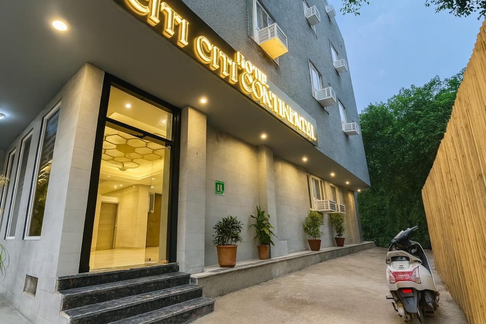 Property building, Facade/entrance, Parking