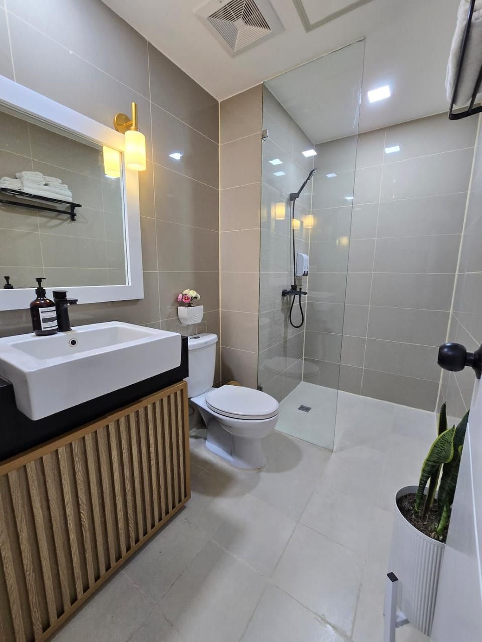Shower, Toilet, Bathroom