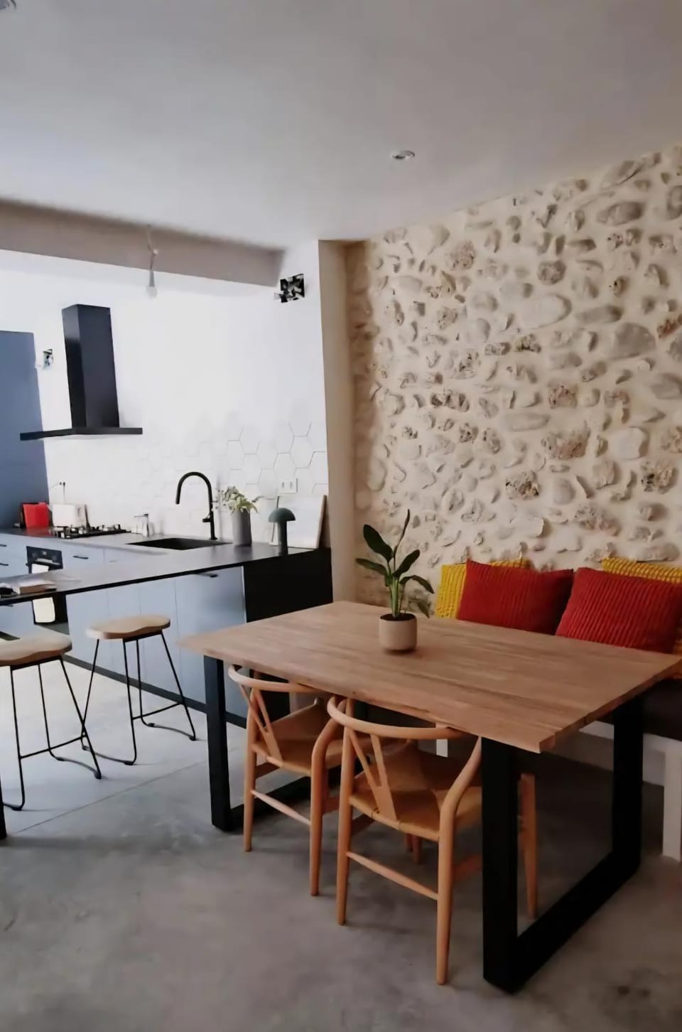 Kitchen or kitchenette, Living room, Dining area