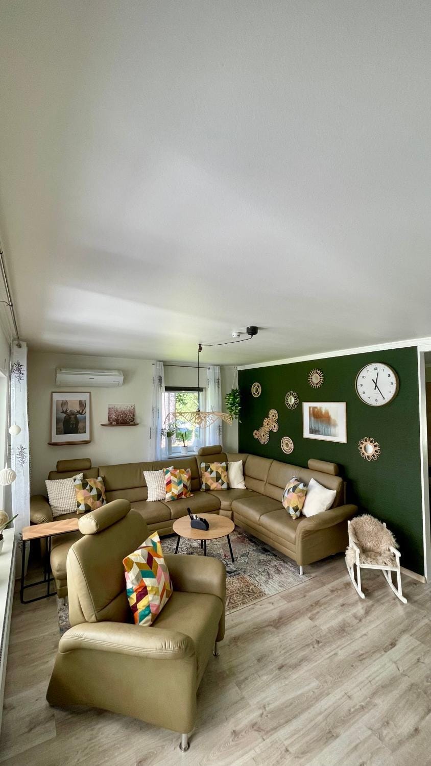 Living room, Seating area
