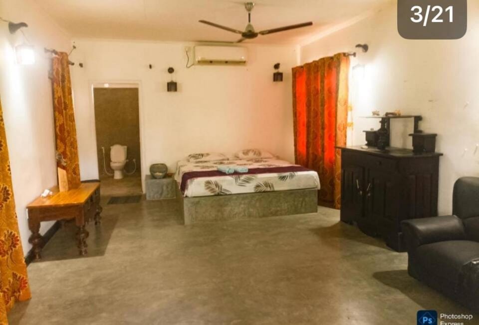 Living room, Photo of the whole room, Seating area, Bedroom