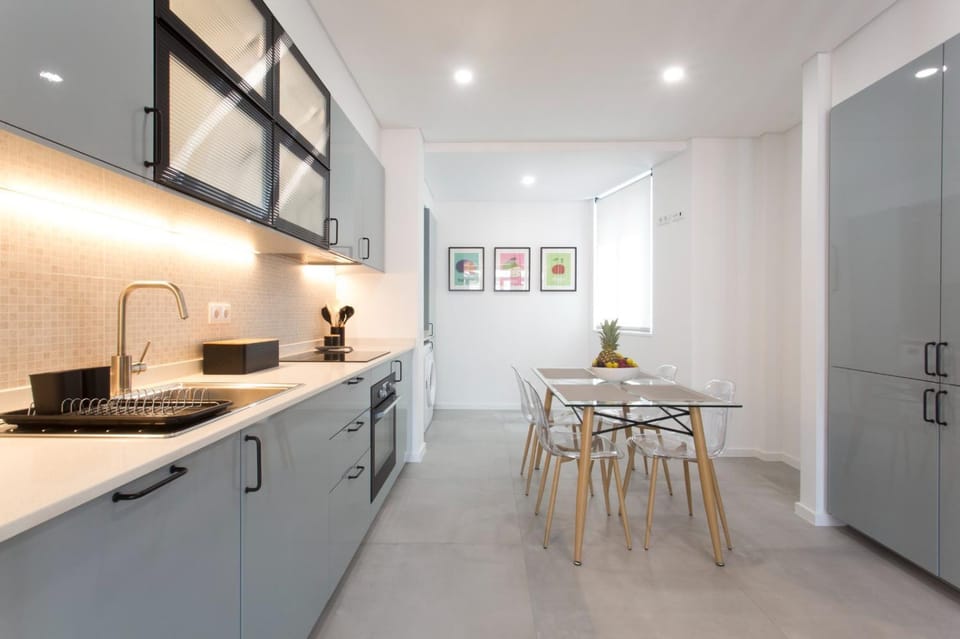 Kitchen or kitchenette, Dining area, stove