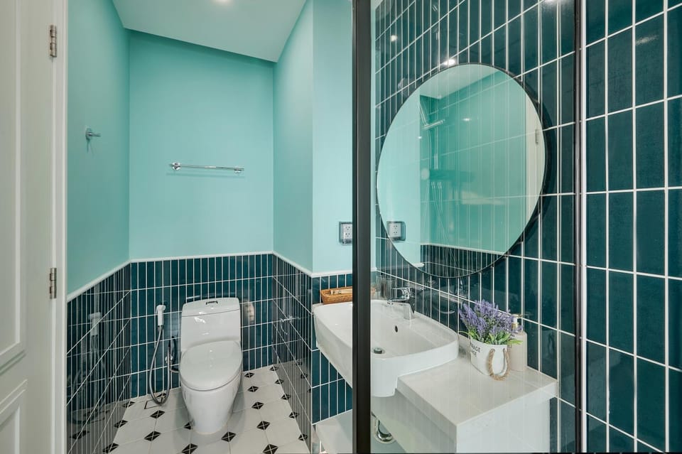 Shower, Toilet