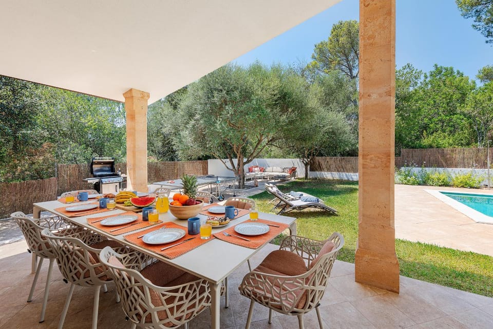 Patio, Spring, Day, BBQ facilities, Garden, Food and drinks, Dining area, Food, Garden view, Pool view, Swimming pool, Breakfast, Continental breakfast, Drinks, sunbed