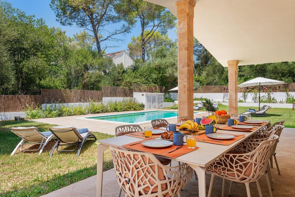 Patio, Spring, Day, Garden, Living room, Food and drinks, Seating area, Dining area, Food, Garden view, Pool view, Swimming pool, Drinks, sunbed